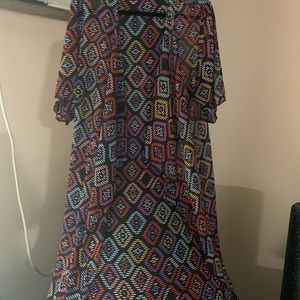 Vibrant Lularoe Shirley in excellent condition!!